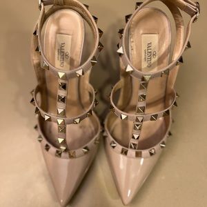 Valentino studded pumps nude color